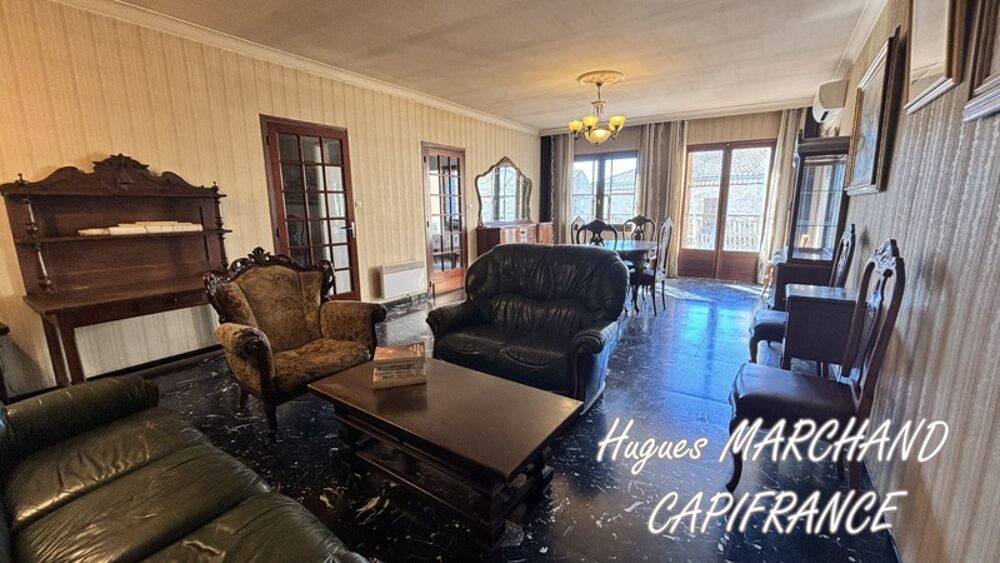 LESPIGNAN - Maison de village avec jardin et grand garage  Fort potentiel !