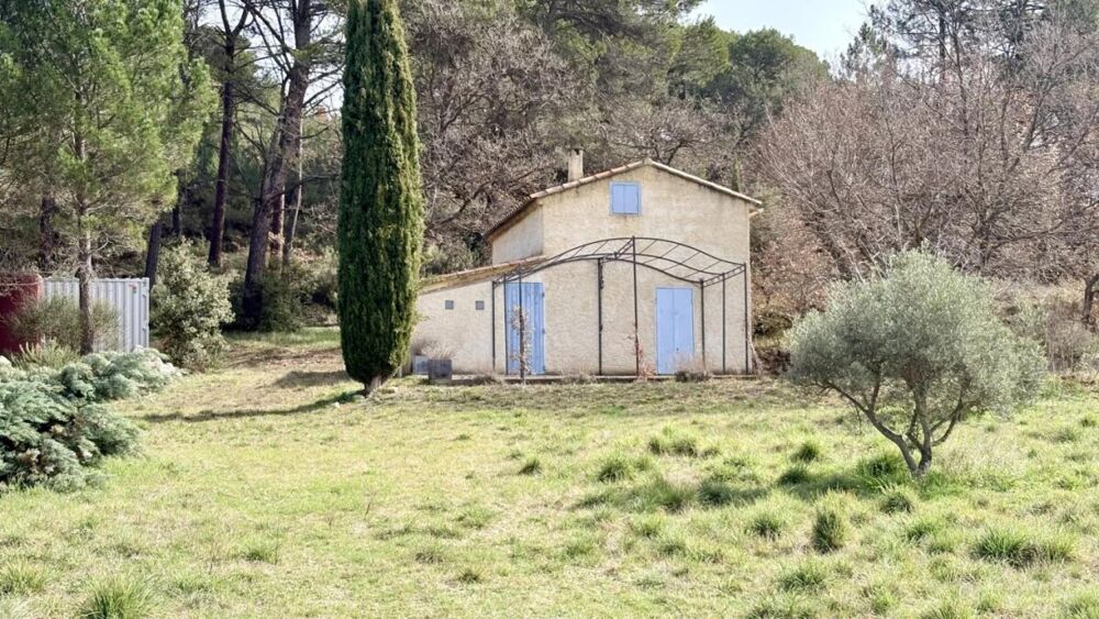 Cabanon à rénover sur 1,5 hectare de nature à Mormoiron