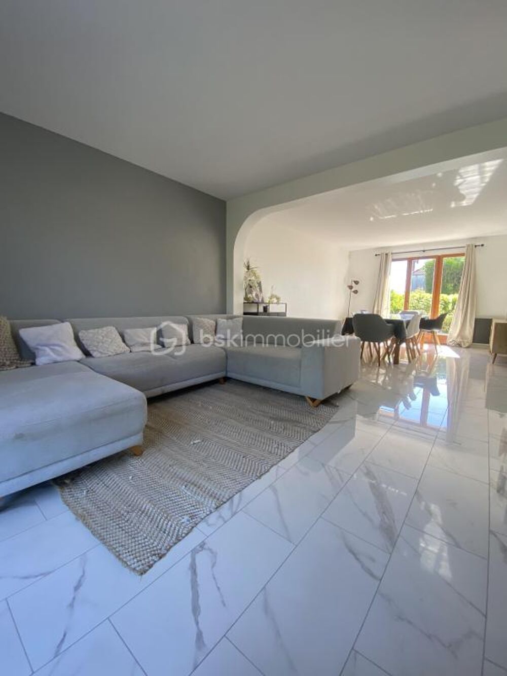 Maison familliale avec vie de plain pied, 6 chambres sur sous-sol total