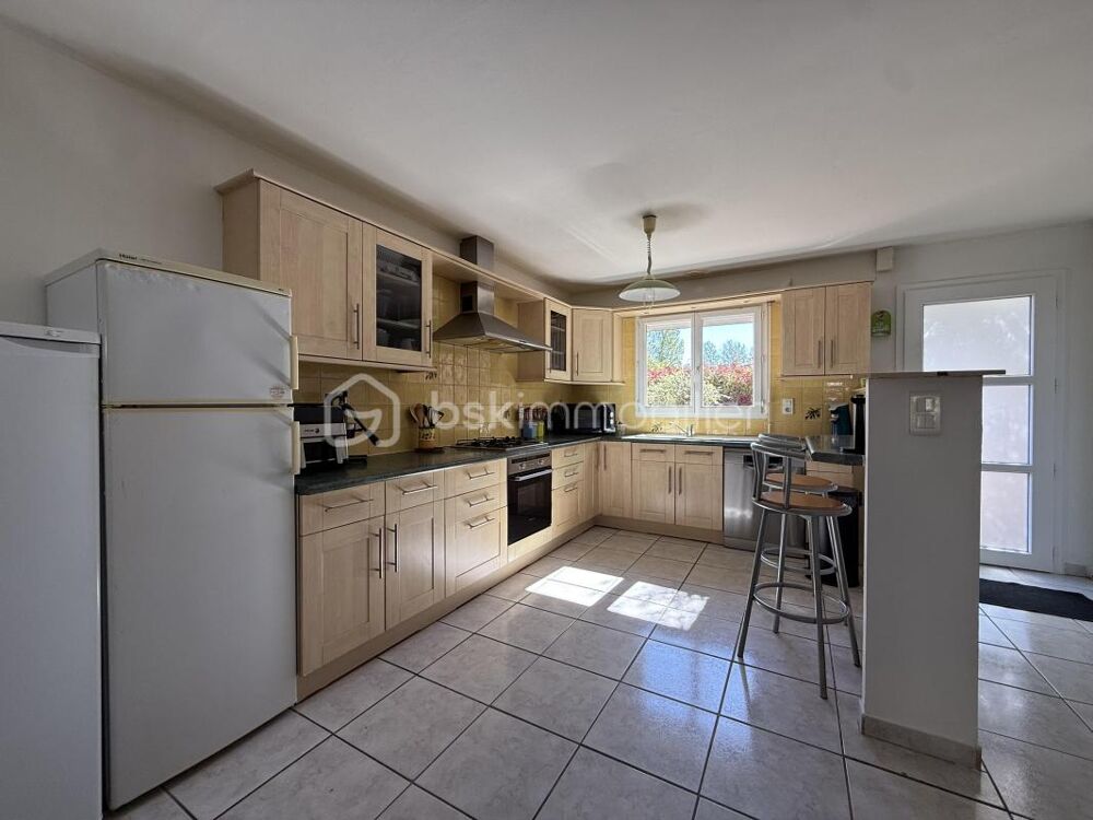 Vente Maison L'isle Jourdain proche centre, maison familiale de plain pied avec garage et piscine L isle jourdain