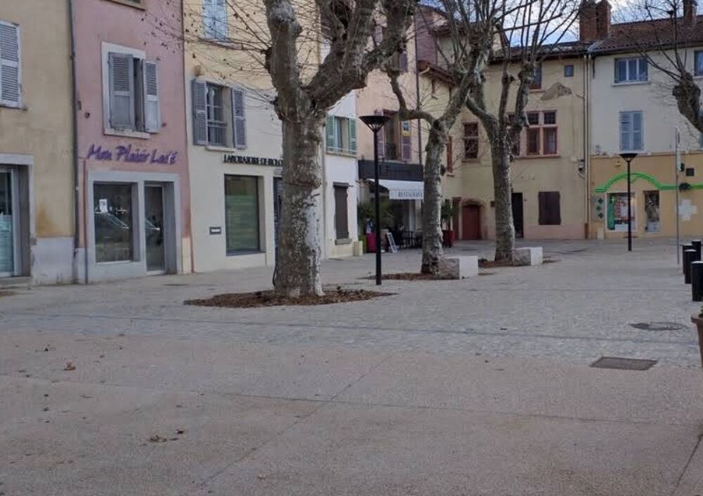   Local/bureau Bail à céder  BRIGNAIS (69) 
