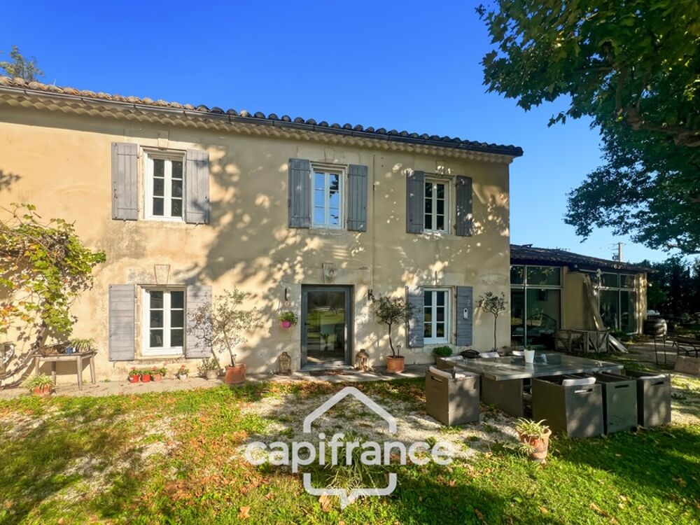ALPILLES Mas en campagne de 250m² à MOLLEGES, 4 chambres, beaux volumes , terrain 5 000m², piscine, calme et sérénité