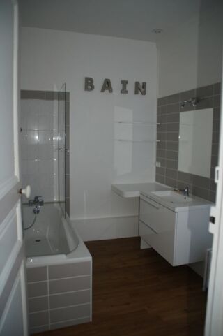  Appartement à louer 7 pièces 194 m²