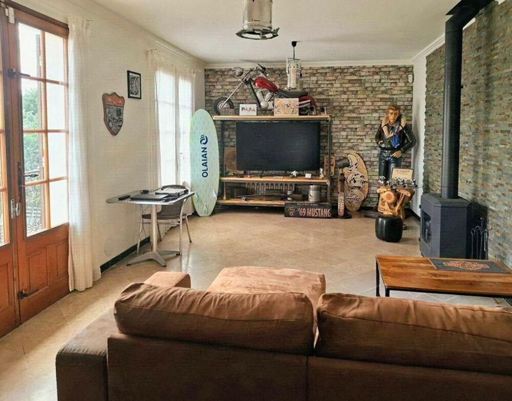 Maison dans une impasse, 90 m² habitables + 90 m² supplémentaires avec chambre et salle d'eau, grand garage et jardin de 779 m²