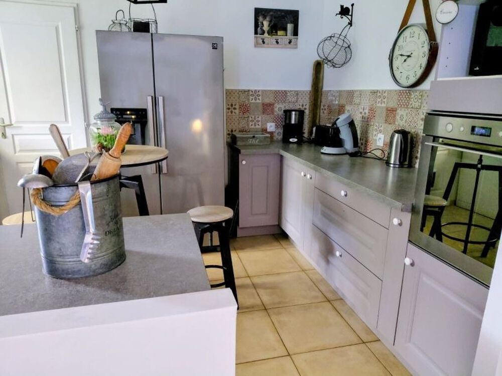 Vente Maison Maison à vendre 5 pièces  (84) Cheval blanc