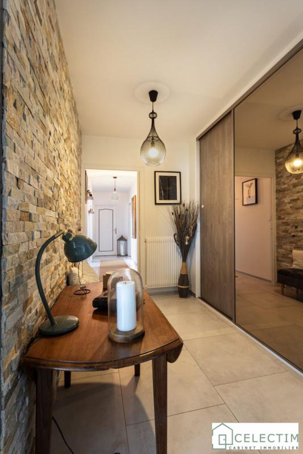 Appartement de 117 m² entièrement rénové - Double garage ?
