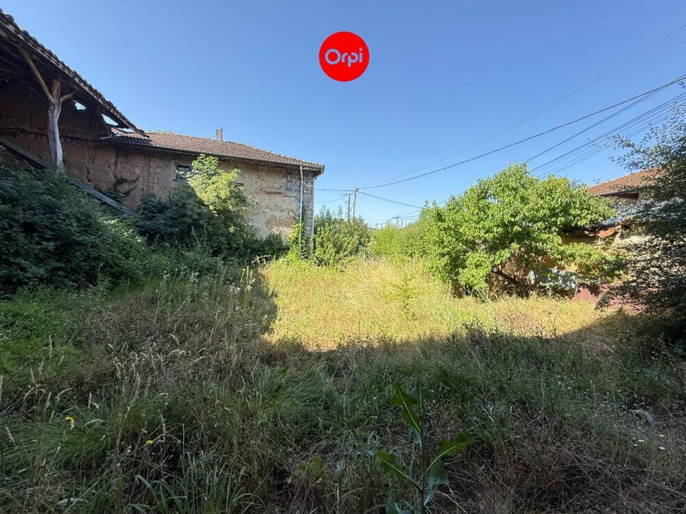 Grange à réhabiliter  Projet de 3 logements avec jardins et stationnements
