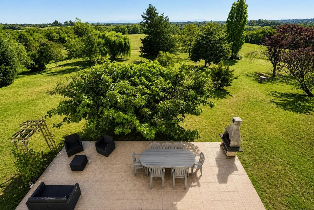 Vente Maison Domaine piscine interieur 2 bâtiments plus de 300m² à Montsoué Montsoue