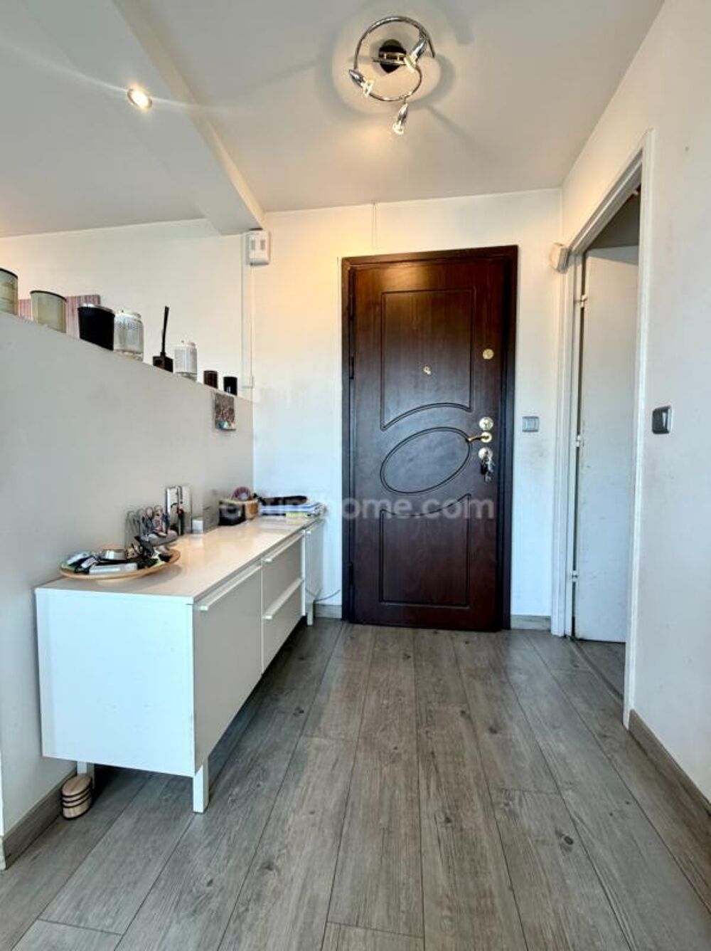 Appartement 4 pièces, 3 chambres / balcon / cave / parking / terrain de tennis