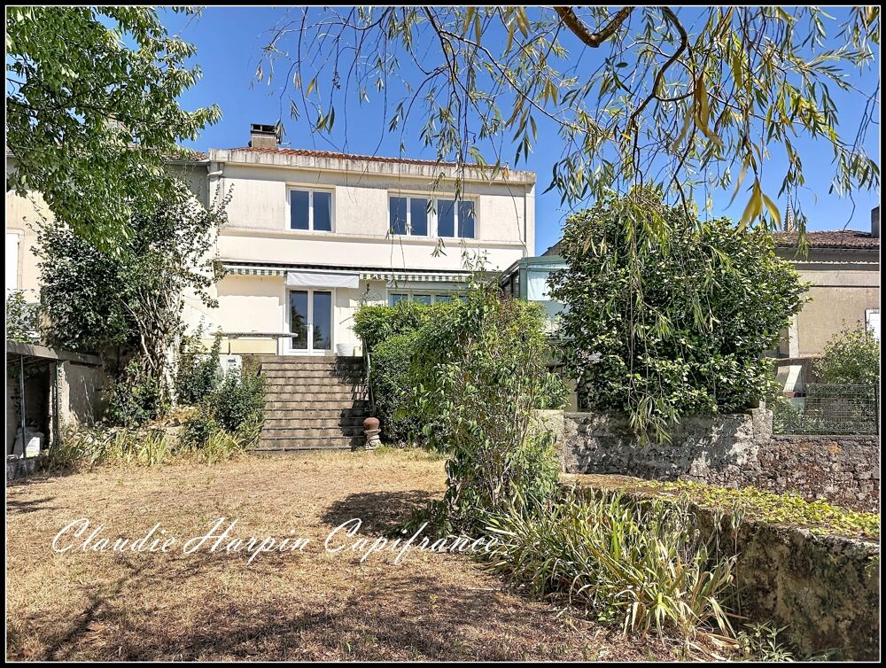 Maison à vendre 5 pièces PARTHENAY (79) - Parcelle d'environ 350 m², surf habit : 145 m² + plus diverses pièces utiliaires et ga
