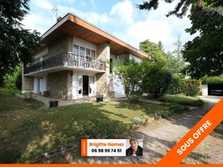  Maison  vendre 8 pices 220 m