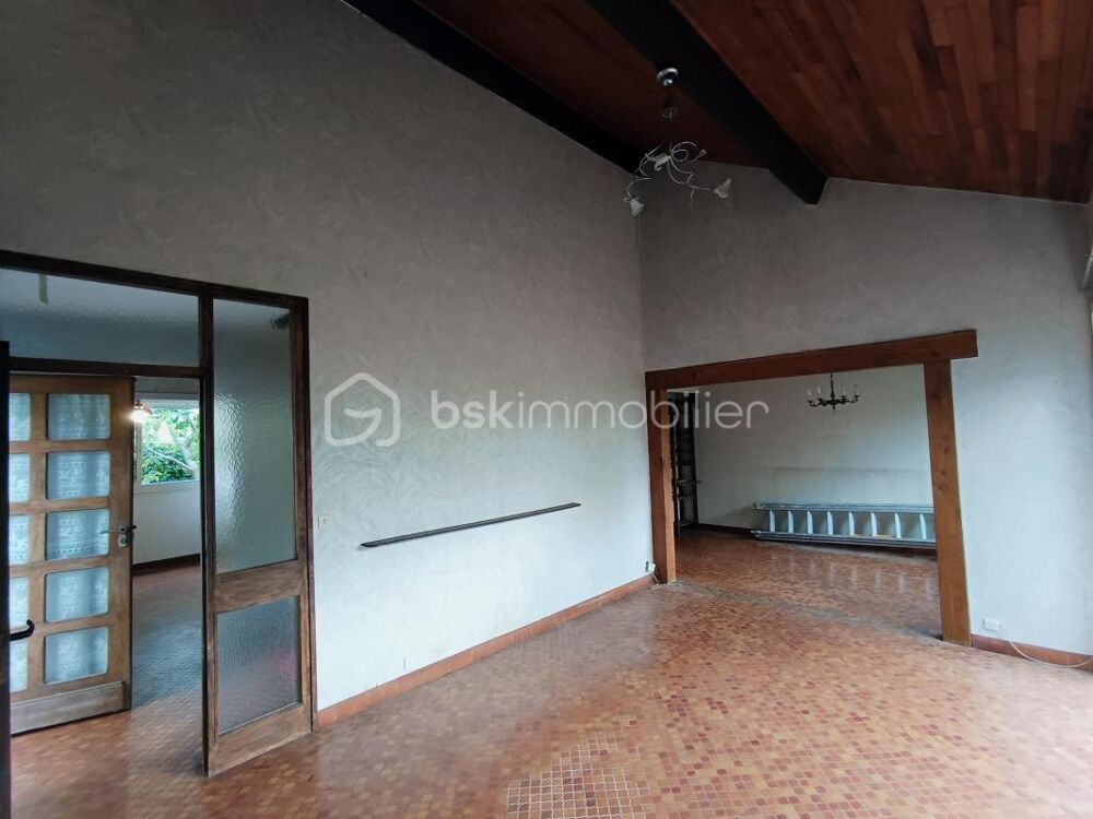 Secteur El Hogar - Maison de 107 m² avec jardin et garage, 4 chambres et fort potentiel