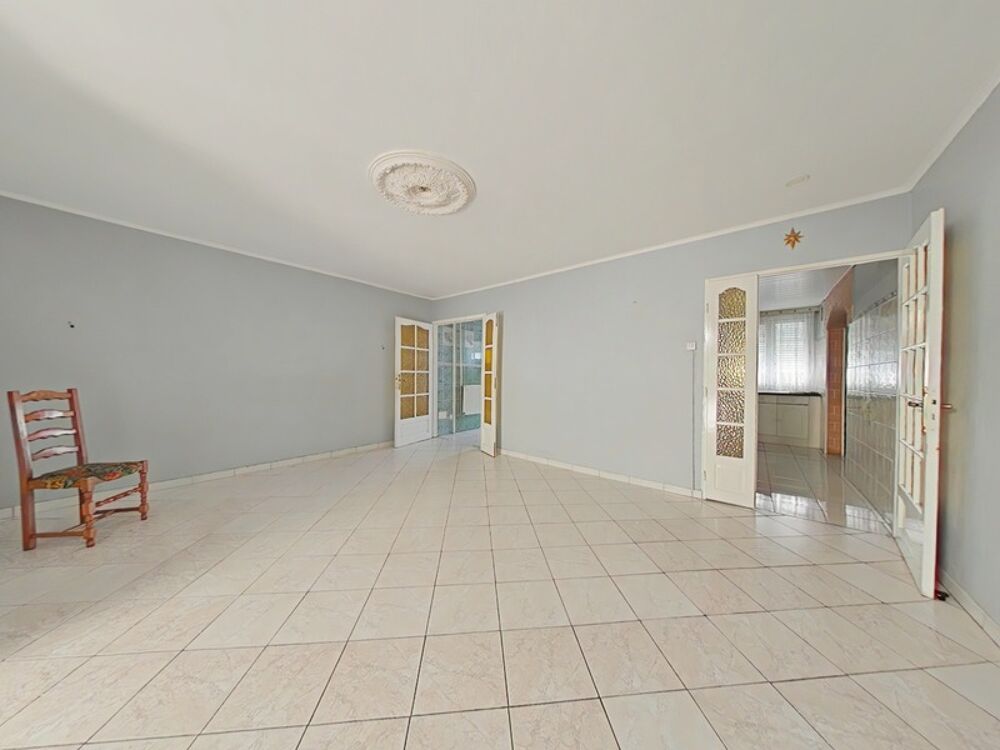 Maison jumelée à Woippy  4 chambres, garage double, jardin