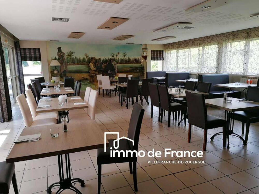 Bâtiment plain-pied modulable de 360 m² avec appartement T3 et local professionnel sur 2353 m² de terrain