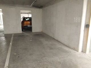  Parking / Garage à louer  Marseille