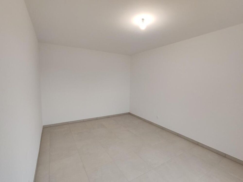 T2 avec terrasse, cellier et parking à Monteux