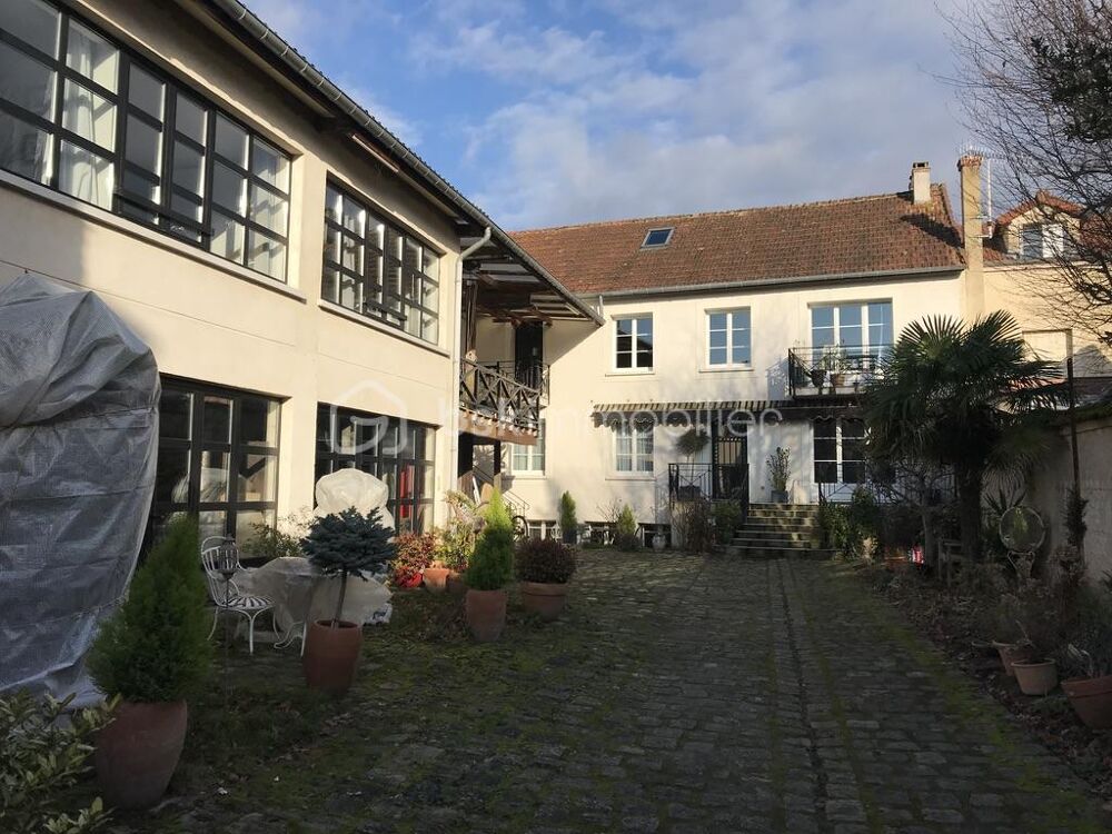 Bel ensemble immobilier de 4 appartements avec dépendances et places de stationnement