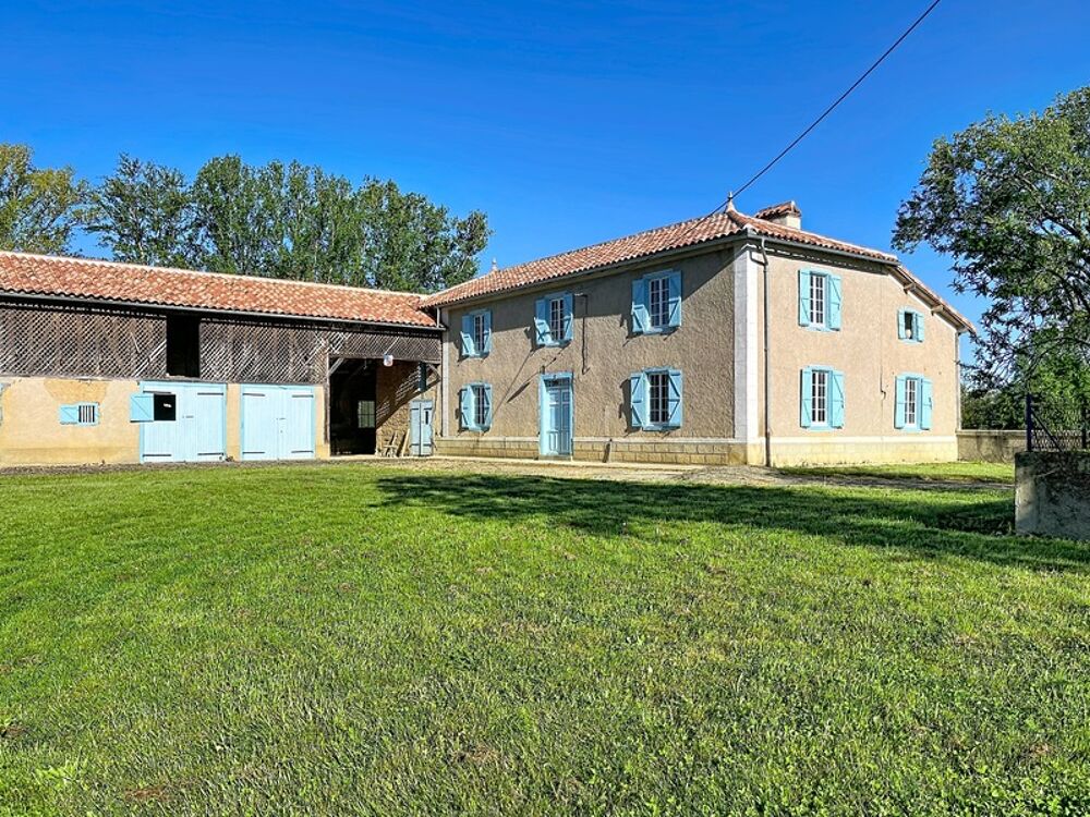 Maison Gasconne et dépendances, vue Pyrénées