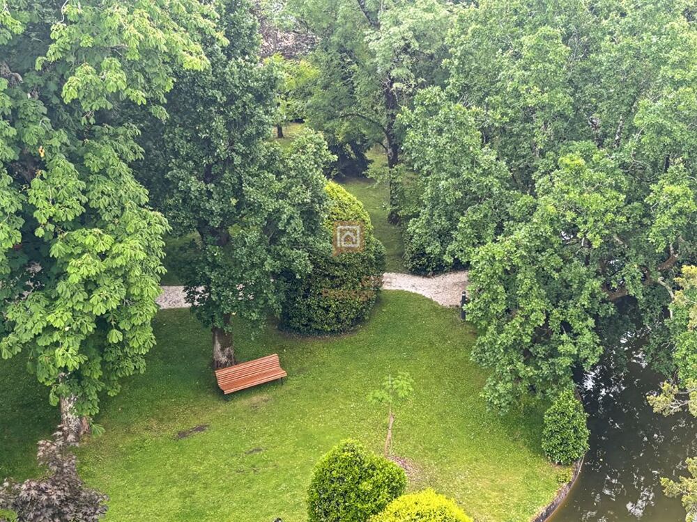 Vente Appartement APPARTEMENT D'EXCEPTION  DERNIER ETAGE  TERRASSE  BALCON CAVE ASCENSEUR ET DEUX PARKING Bordeaux