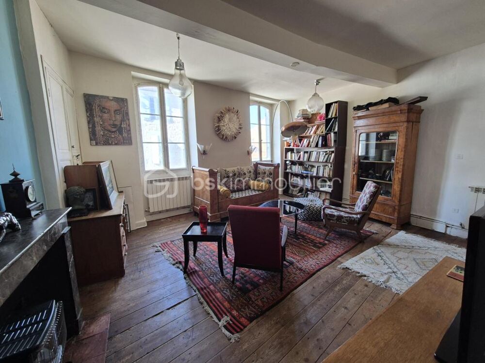 MAISON DE VILLE avec dépendance et cour