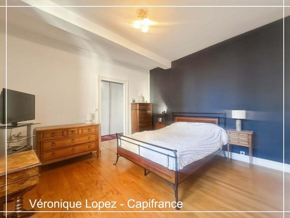 Agen coeur de ville, quartier Cathédrale, au calme dans une impasse, grand appartement de 161,70 m² Loi Carrez avec 7 pièces pri