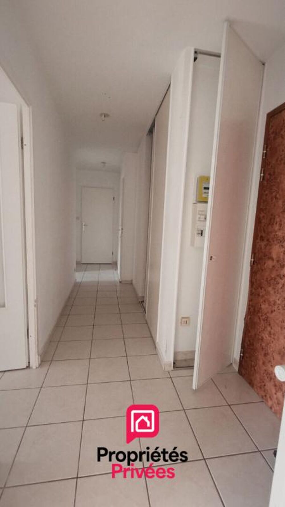 BESANCON Quartier Mallarmé - Appartement T 3 de 62 m2 environ, fonctionnel avec terrasse, cave et place stationnement couverte
