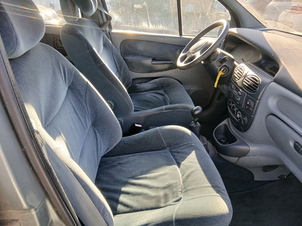 M&eacute;gane SCENIC I 1.6i 90 CV 1998 occasion 31570 Lanta