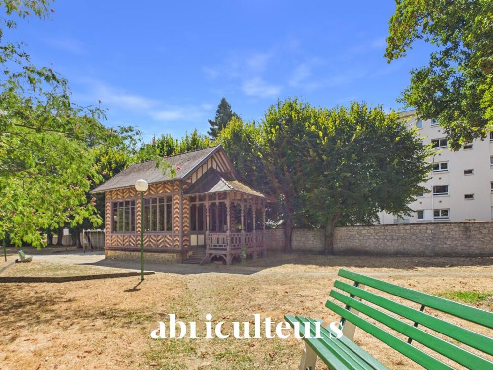 Vente Appartement Appartement traversant avec loggia, parking et cave en vente au Plessis-Bouchard 95130 Le plessis bouchard