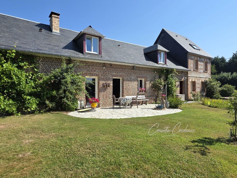 Maison de caractère en brique et silex  XIXe siècle  Environ 193 m² habitables  Terrain de 3 200 m²