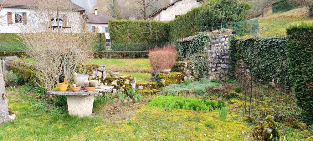 Maison de campagne avec dépendances Marchamp (01680)