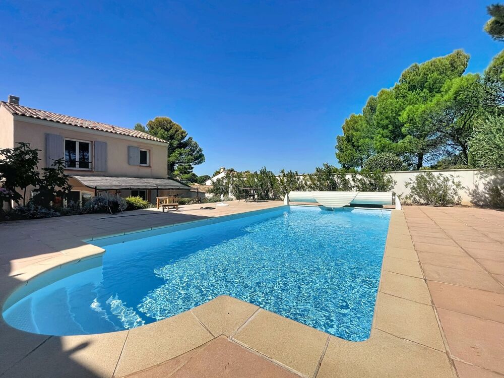 Vente Villa VILLA  AU COEUR DU DOMAINE de PONT ROYAL de 141 m2 avec dépendance, un espace extérieur de 664 m2,piscine, jardin paysager et  n Mallemort