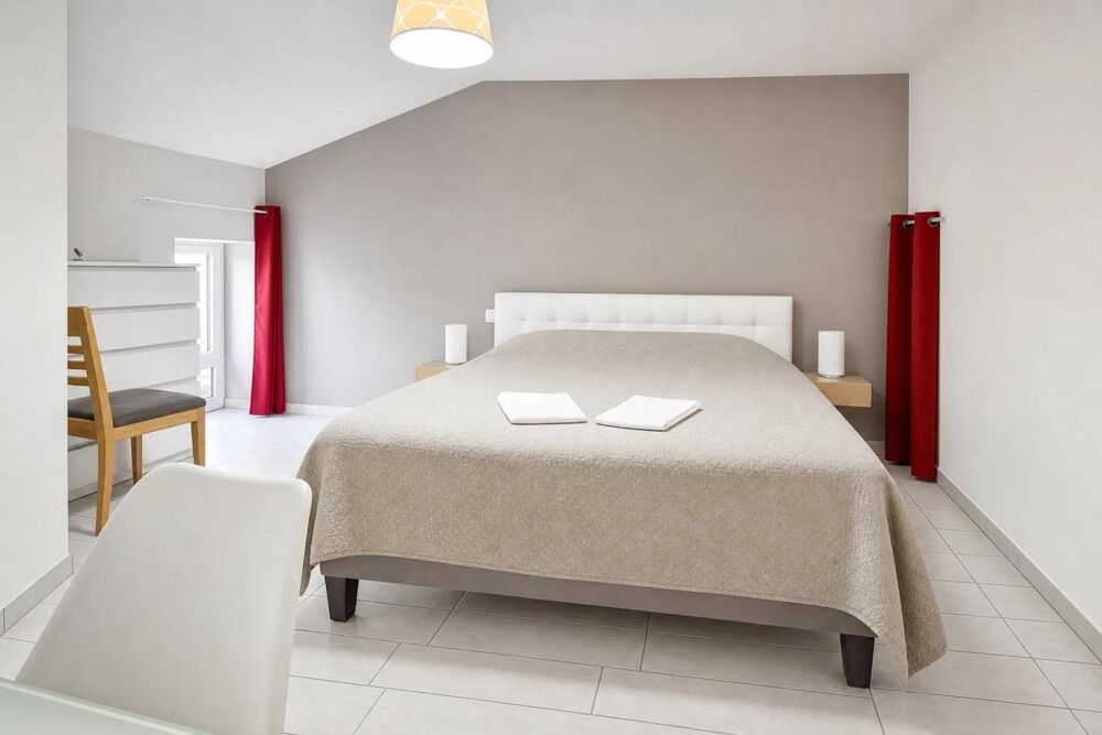 Vente Propriété/Château Fontenay Le Comte  85200 maison de 245 m² , terrain 3700 m2 Mervent