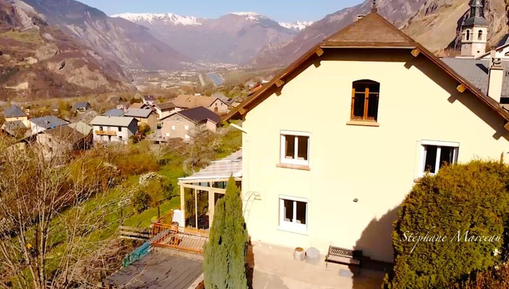 Vente Maison A VENDRE en Maurienne, Maison individuelle 8 pices, 2 studios indpendants, terrain, vue montagnes et valle Saint martin de la porte