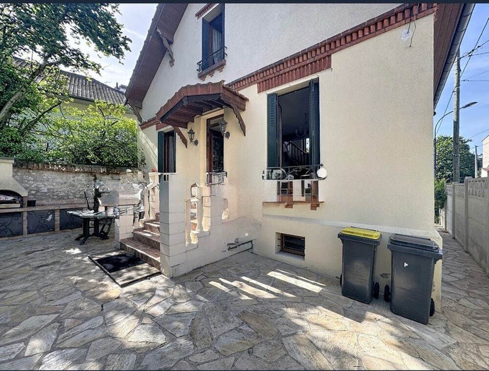 À 2 MIN DU RER E CHAMPIGNY CENTRE  MAISON 123 M² HABITABLES  4 CHAMBRES/GRAND SEJOUR TERRAIN 400 M²  2 GARAGES  ATELIER 30