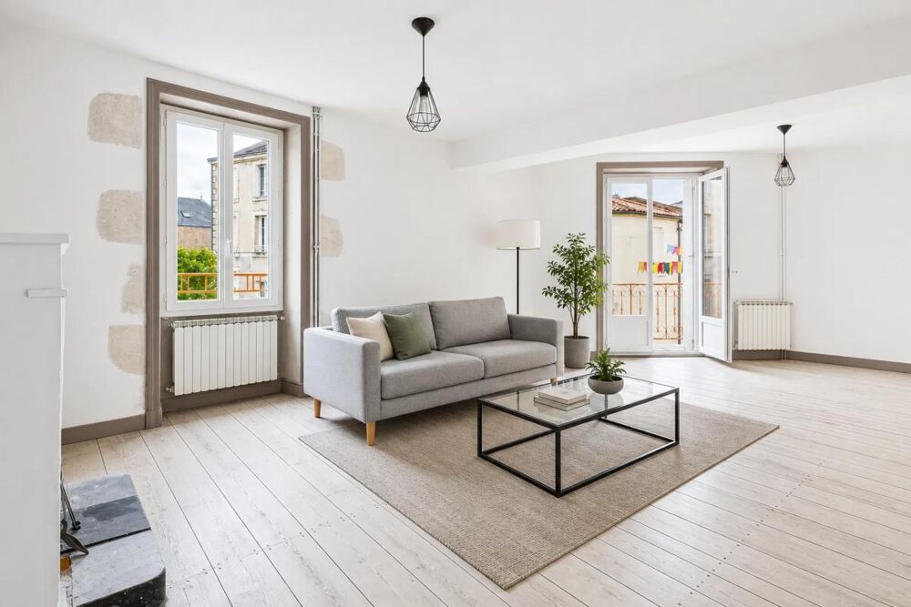 Maison de 6 pièces de 330 m² située à L'Hermenault