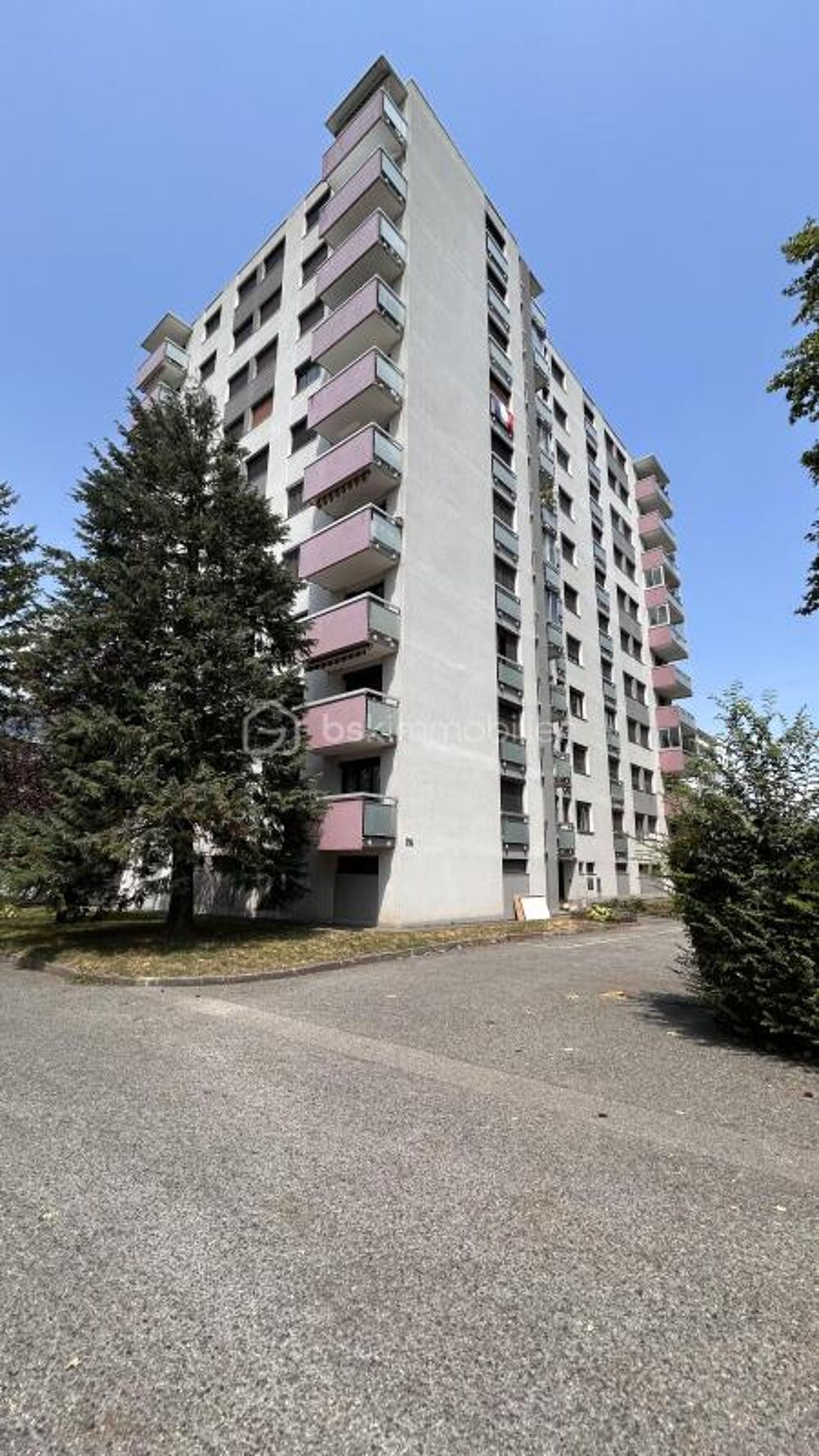 Spacieux T5 de 105 m² avec place de parking et cave  Résidence sécurisée