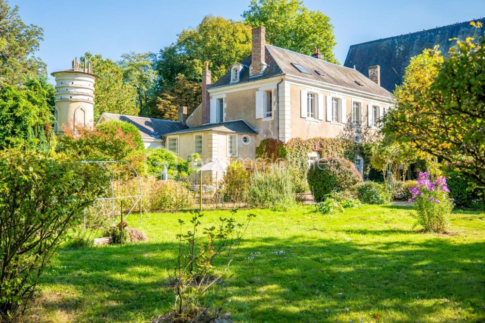 Ancien prieuré du XI siècle maison familiale et fort potentiel dactivité