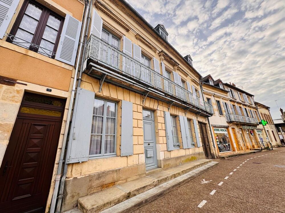 Grande maison familiale dans le centre de Prémery