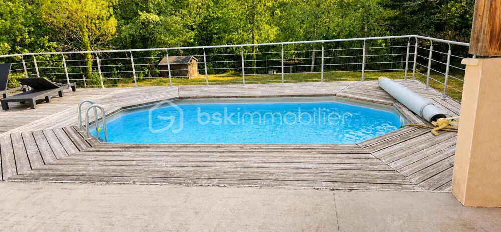 BELLE MAISON de plain-pied avec piscine sur terrain de 2962 m2