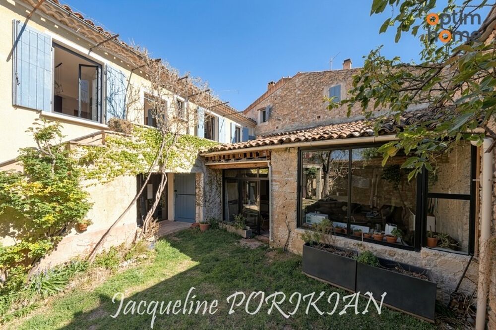 Saint Martin de la Brasque : Maison en vielle pierre, 7 pièces, avec cour, place de parking et annexes habitables