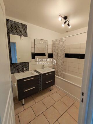  Appartement à louer 3 pièces 81 m²