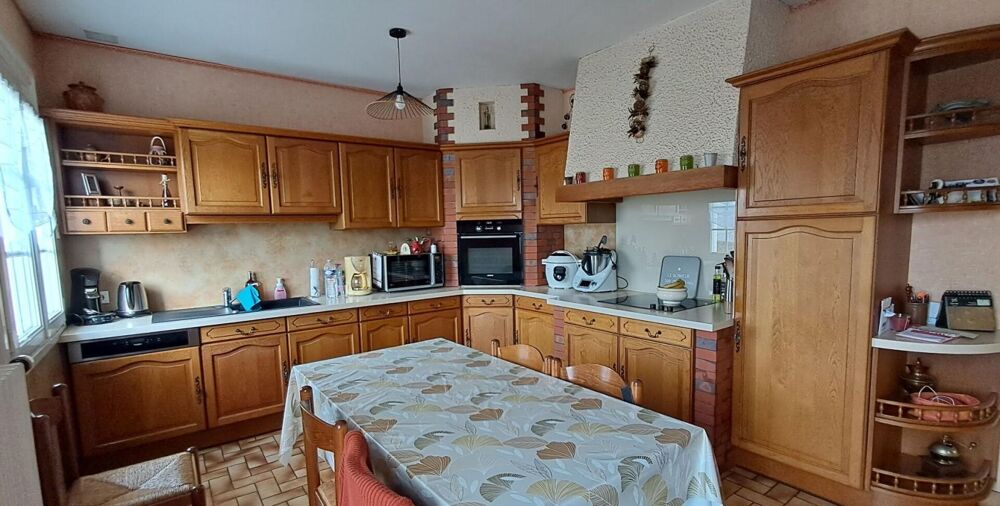 BELLE MAISON 4 chambres 2 SDE sur terrain 1100 m2 clôturé et plat