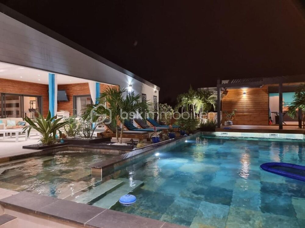 ENSEMBLE DE 2 VILLAS T8 ET T5 AVEC PISCINES DE 254 M2 ET 120 M2 SUR UN TERRAIN DE 2054 m2