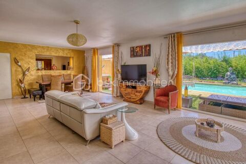   Villa de Plain-Pied 254 m� sur Terrain Arbor� de 1 550 m� � Proche Commodit�s Villa - 10 pi�ce(s) - 254 m�