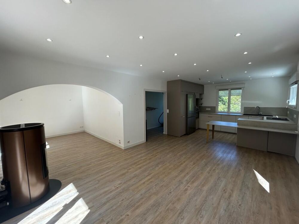 Vente Maison viviers du lac maison 7 pièces 158 m2 env + T2 loué + 2 garages avec terrain de 2500 m2 environ Viviers du lac