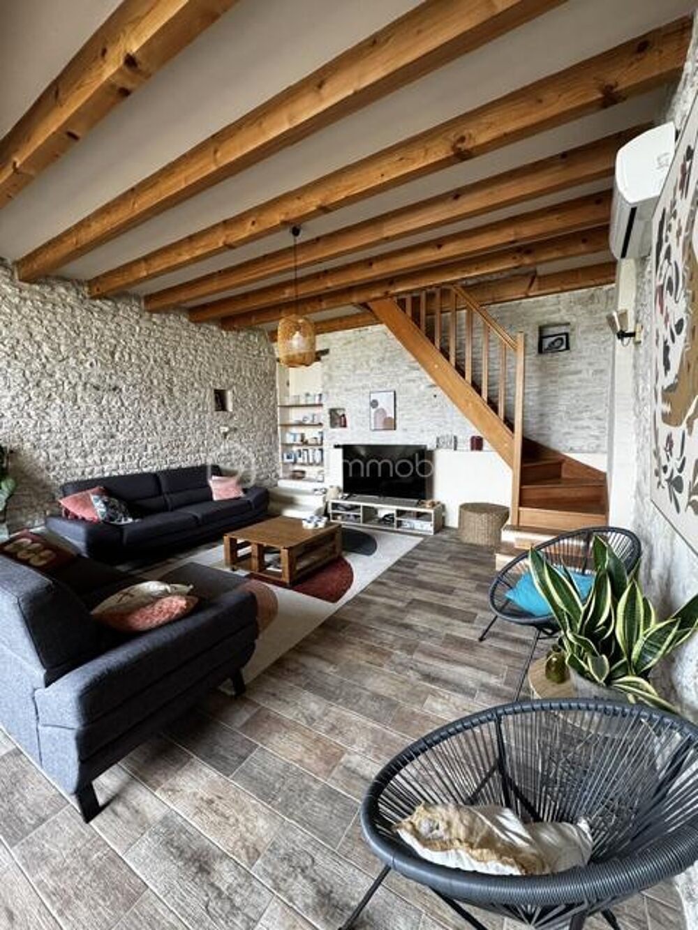 ? Charentaise de charme avec piscine et prestations haut de gamme  217 m² ?