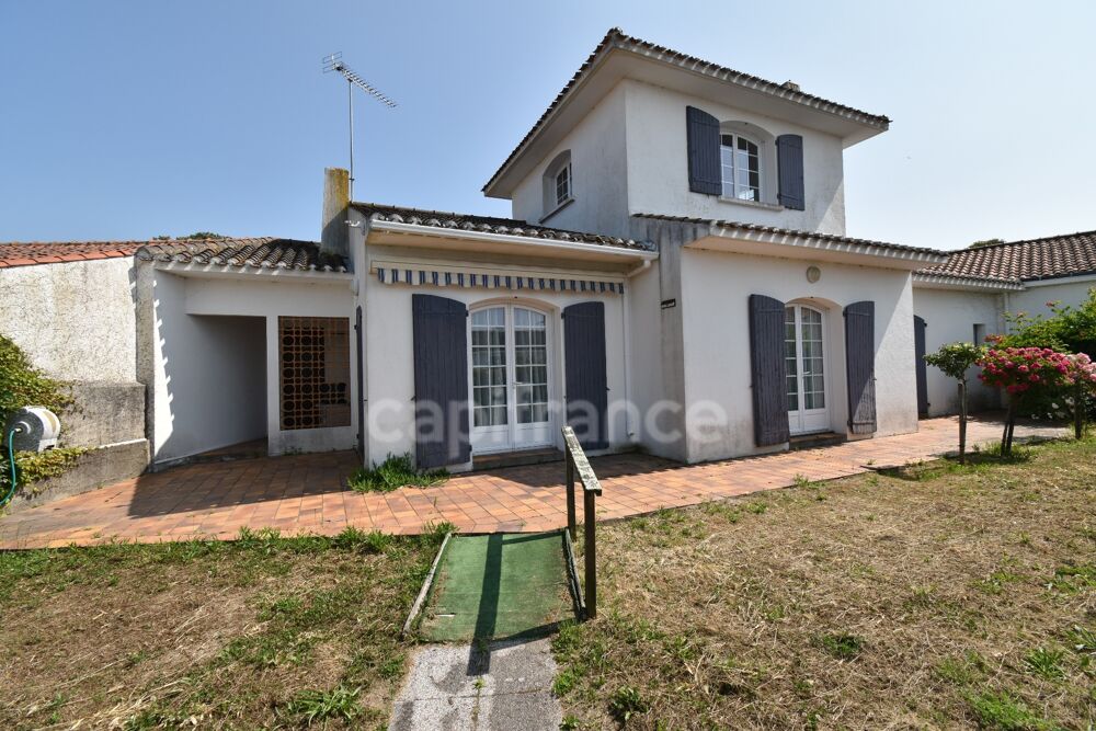 ( 85 ) Vendée entre NOIRMOUTIER , PORNIC et CHALLANS à vendre centre ville BEAUVOIR SUR MER maison 7 pièces , 181 m² ,4 chambre