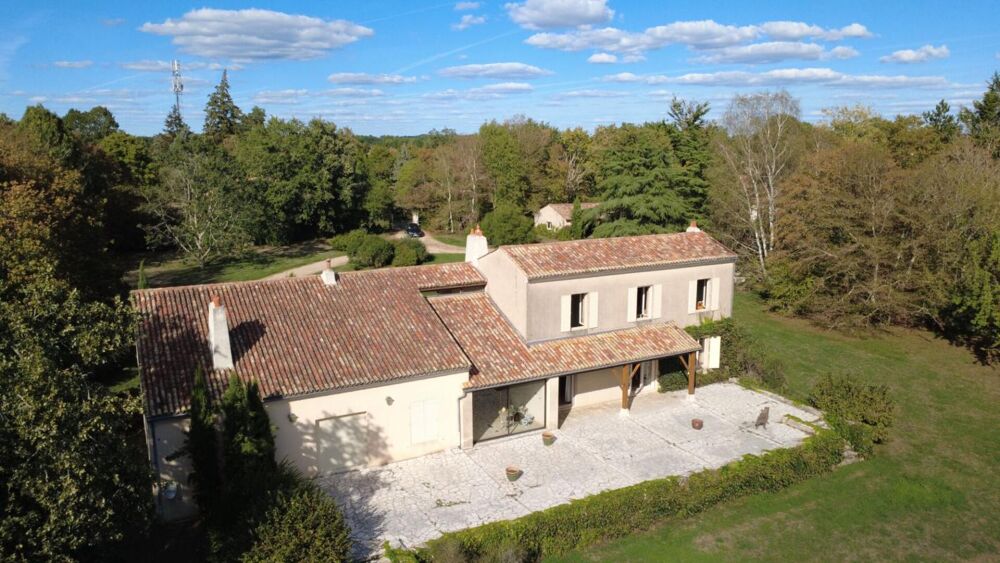Vente Maison Propriété de 313 m 2 à Nouaille Maupertuis , 7 chambres, logement indépendant,  grand parc , garage Nouaille maupertuis