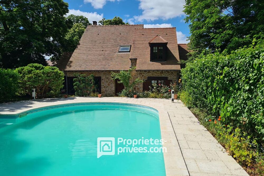 Propriété de caractère et sa piscine sans vis-à-vis