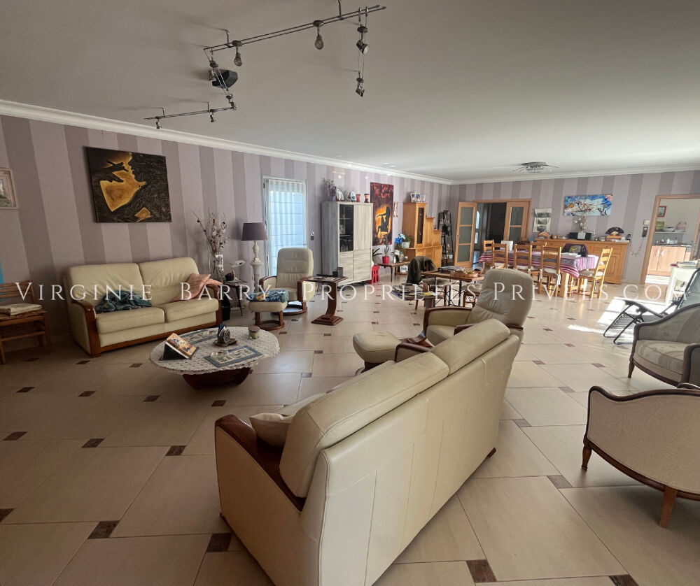 BELLE MAISON T5 DE PLAIN PIED AVEC PISCINE CHAUFFÉE